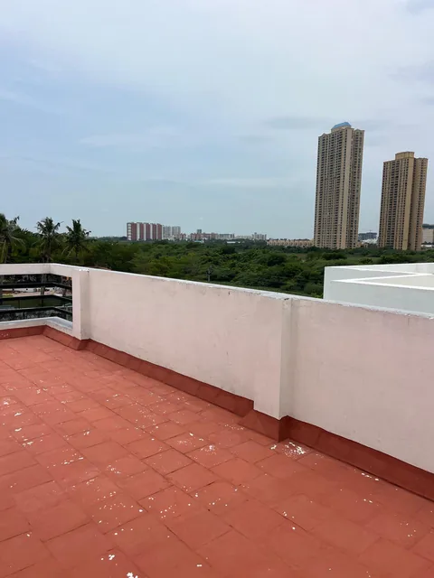 The open front terrace with views over Kanathur