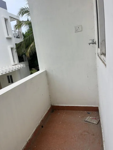 Separate utility area with water, power and washing-machine points